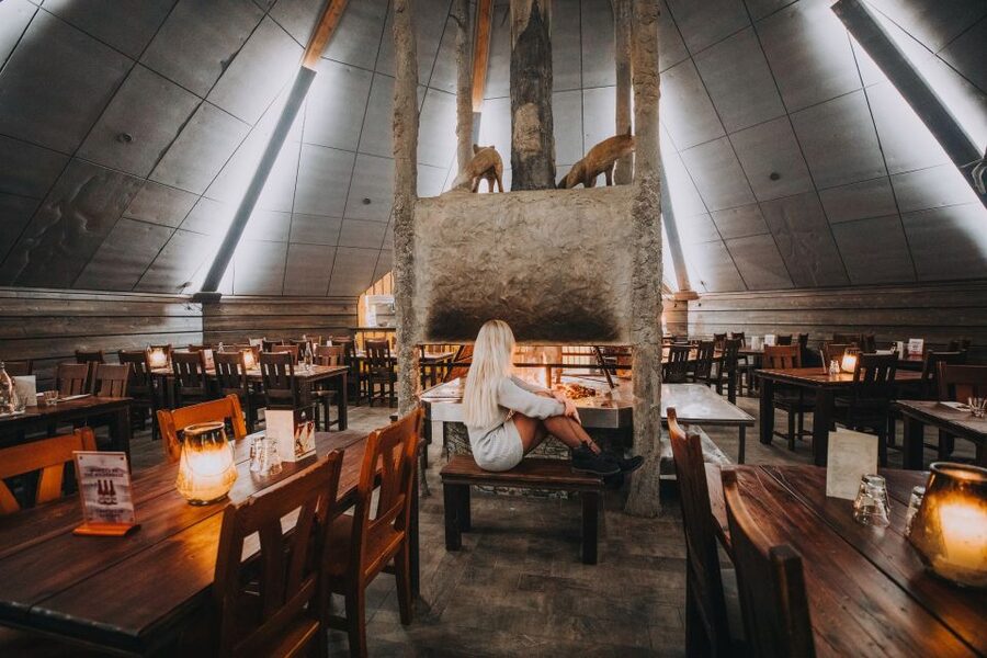 Rovaniemi: Snow Hotel Tour with Food by the Fire - A SnowHotel that changes every winter