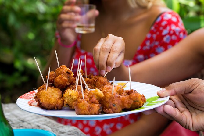 Rum Tasting and Food Walking Tour in Nassau Bahamas - How the small group changes the day