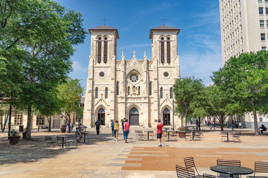 San Antonio: Historic Downtown Food and Culture Walking Tour - Starting at the Alamo with Davy Crockett