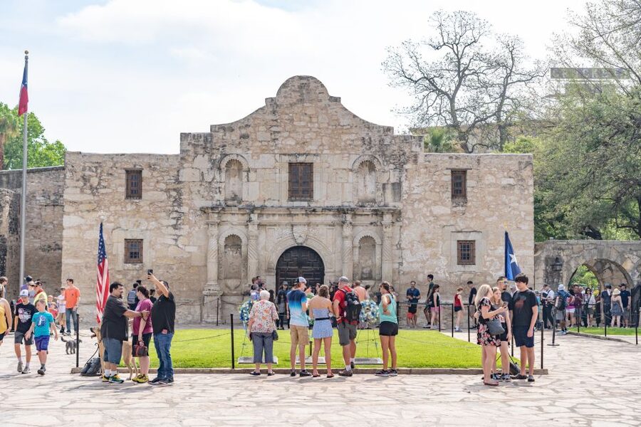 San Antonio: Historic Downtown Food and Culture Walking Tour - San Fernando Cathedral and the downtown walk