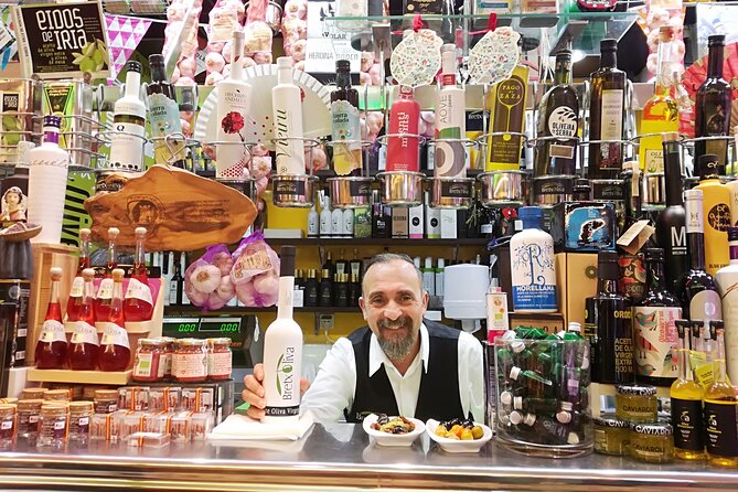 San Sebastian Pintxo Food, Wine & Market Foodie Tour(Small Group) - A historic square and the clues above your head