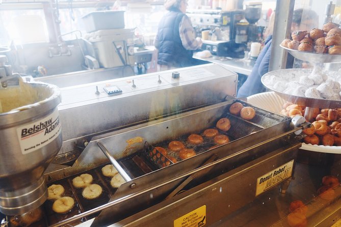 Seattle Delicious Donut Adventure & Walking Food Tour - Dahlia Bakery and the value of variety