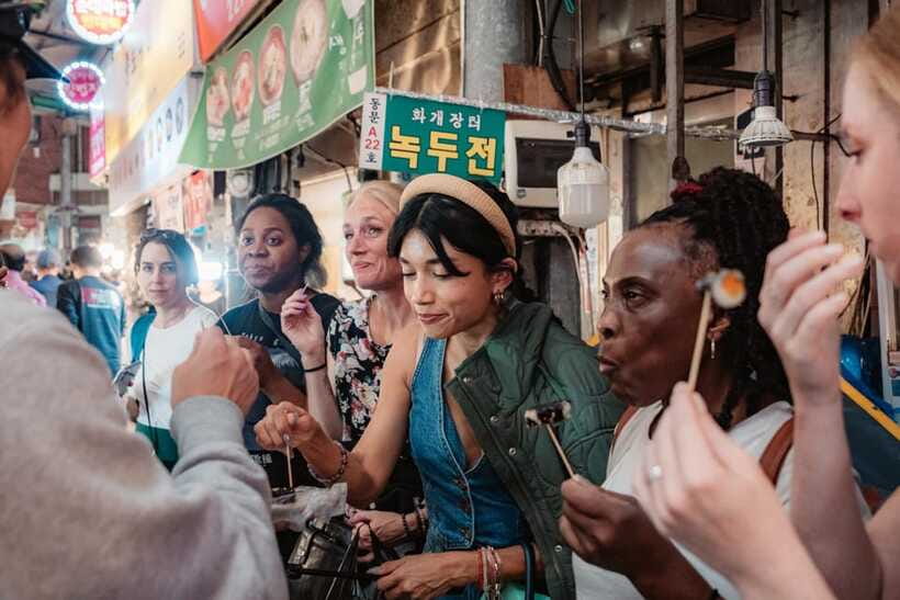 Seoul: Night Market Food Tour with Local Guide - Who should book this Seoul night market tour?