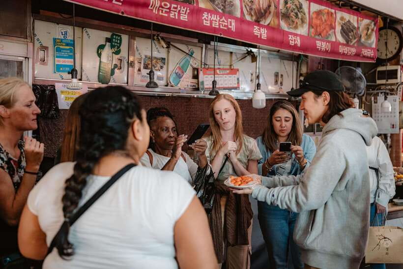 Seoul: Night Market Food Tour with Local Guide - Why Gwangjang Market works well for a guided food tour