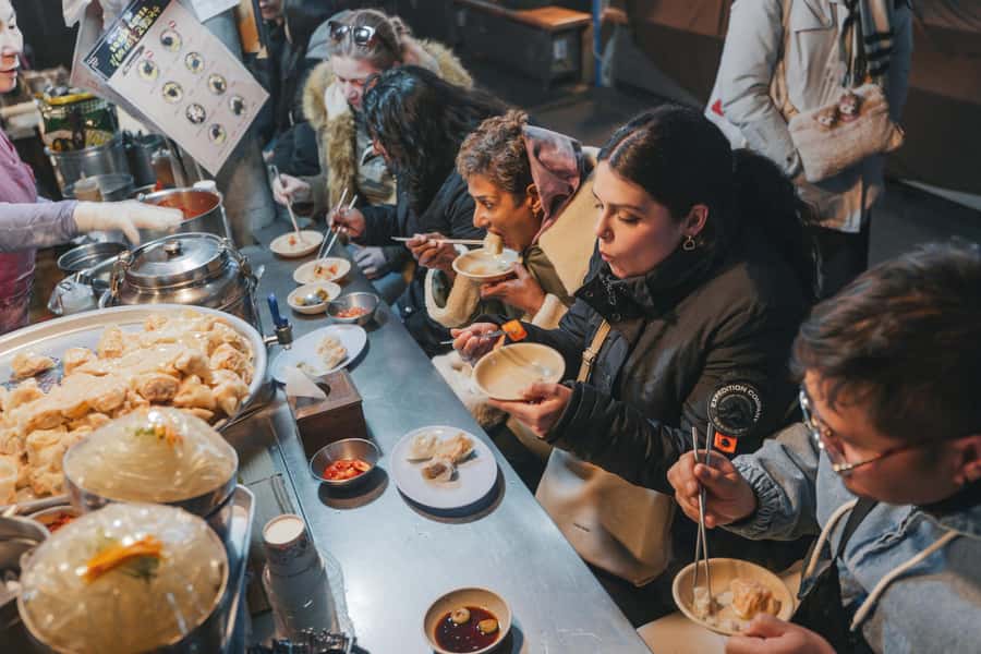 Seoul: Palace, Temple and Market Guided Foodie Tour at Night - Who should book this experience?