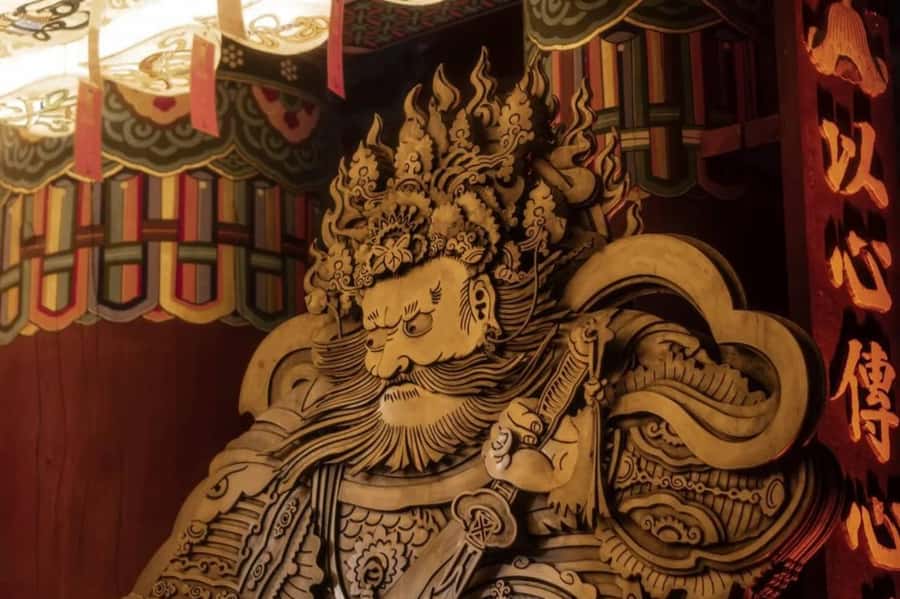 Seoul: Palace, Temple and Market Guided Foodie Tour at Night - The walk to Gwangjang Market