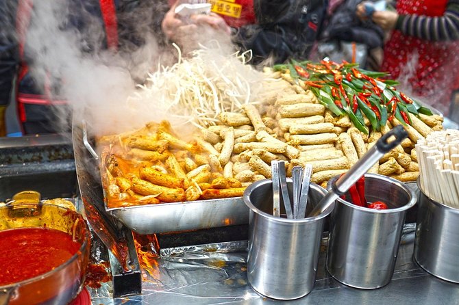 Seoul Street Food Market Tour - Entering Gwangjang Market with a guide