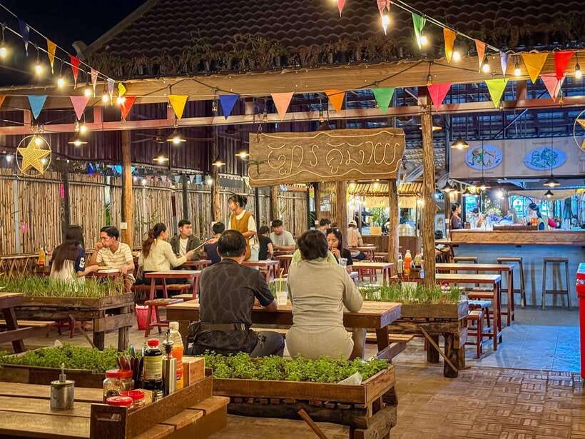 Siem Reap: Street Food Experience by Tuk-Tuk - Starting with Lort Cha and Cambodian rice noodles