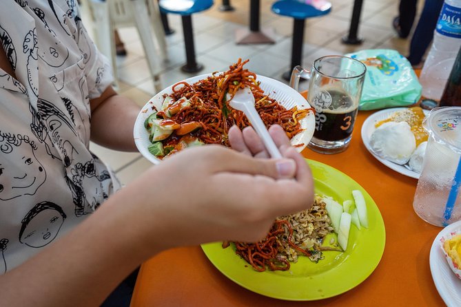 Singapore: UNESCO Street Food & Cultural Experience - Crossing to Kampong Gelam by public transport
