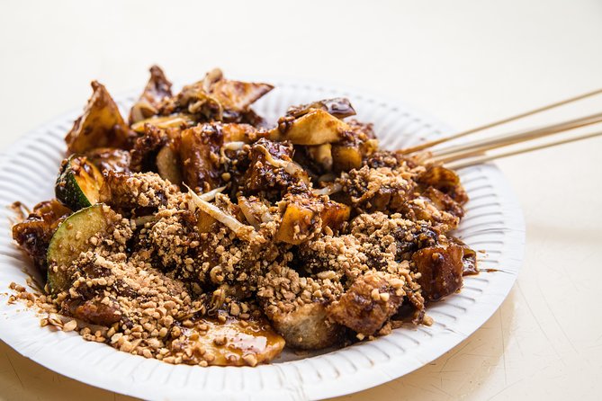 Small Group: Michelin and Local Hawker Food Tour with 9 tastings - South Bridge Road adds the city story