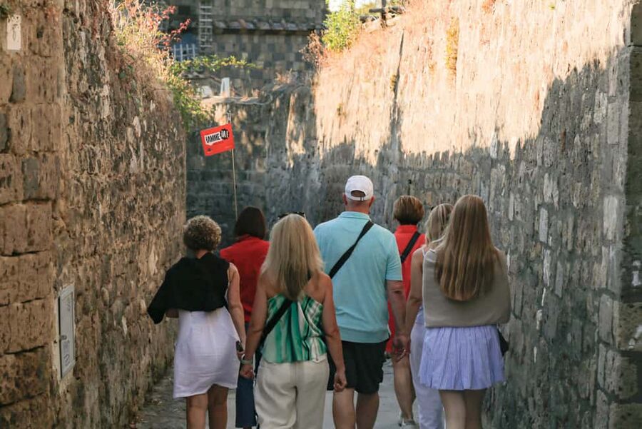 Sorrento: Guided Walking Tour & Street Food Experience - What the guides add to the experience