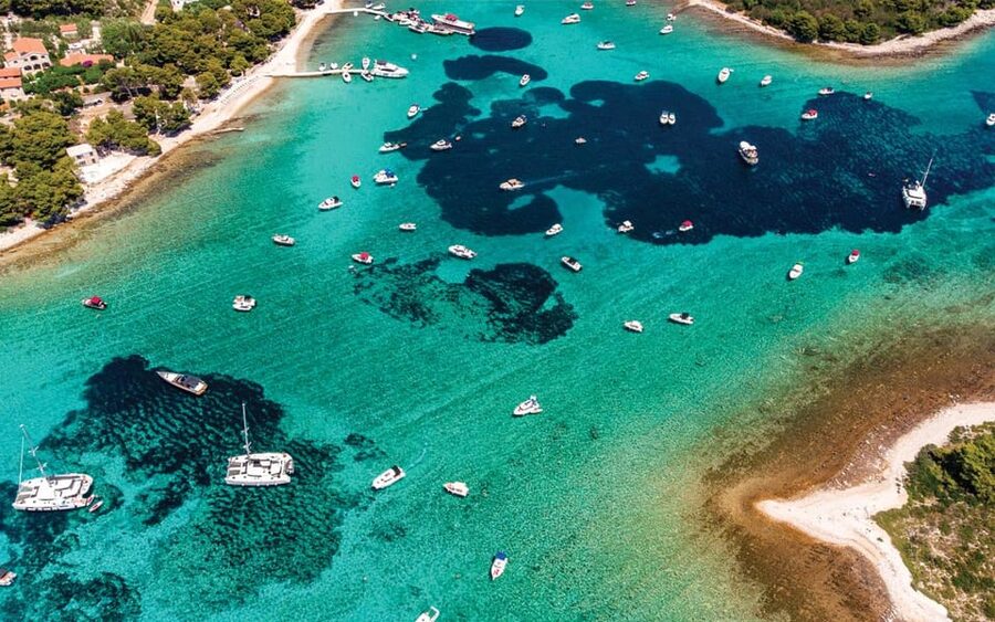 Split: Blue Lagoon and 3 Island Cruise with Food and Drinks - What the crew adds to the experience