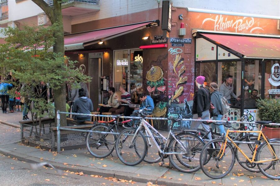 St. Pauli: Guided Food Tour with 5 Tastings - St. Pauli beyond the party district