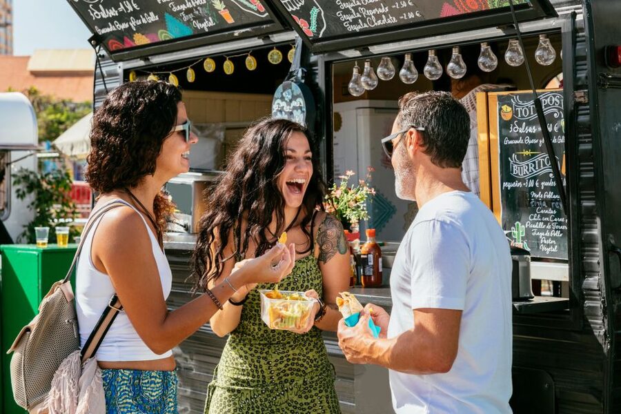St. Pauli: Guided Food Tour with 5 Tastings - The stories behind the streets