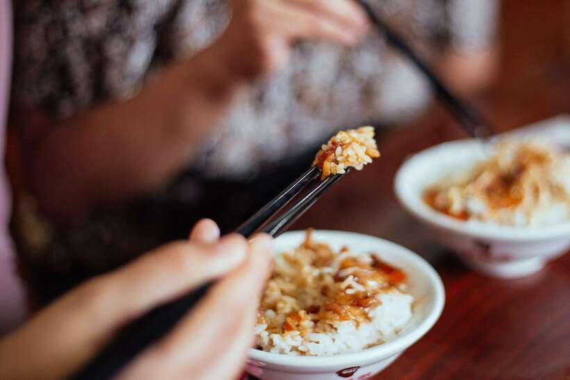Taipei: Private Food Tour – 10 Tastings with Locals - Walking, timing, and comfort