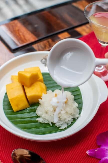 Thai Bus Food Tour Experience in Bangkok - Wat Pho, Wat Phra Kaew, and the grand old center