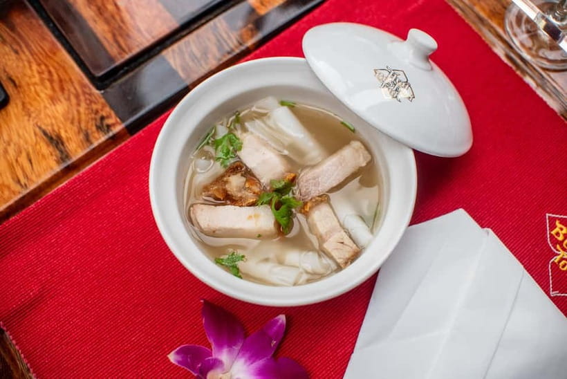 Thai Bus Food Tour Experience in Bangkok - The Ministry of Defence, Giant Swing, and Wat Mangkon
