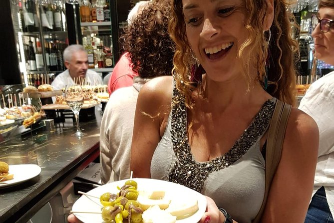 The Award-Winning Bilbao Food Tour & Wine Pairing by Basque Local - Casco Viejo gives the meal a sense of place