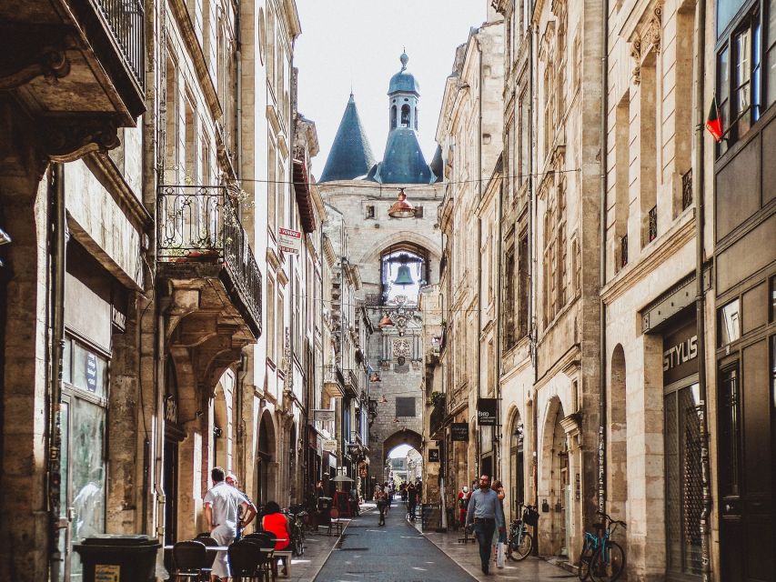 The Ultimate Bordeaux Food Tour: Full Meal & Fine Wines - The Hôtel de Ville stop and the main meal