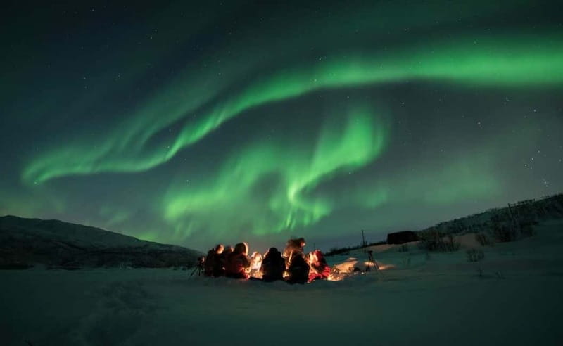 Tromsø: All inclusive Aurora Hunt with photos, food & drinks - The first campsite: warmth, waiting, and a useful pause
