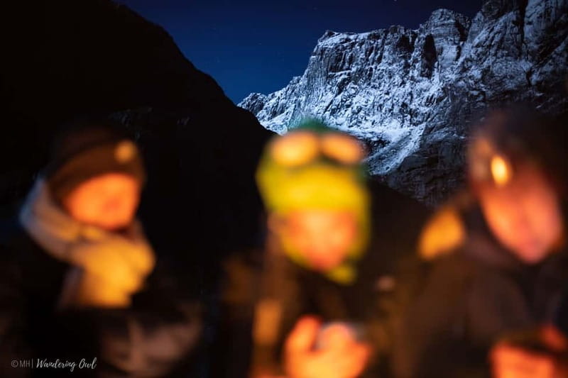 Tromsø: All inclusive Aurora Hunt with photos, food & drinks - Campfire dinner, stories, and hot chocolate