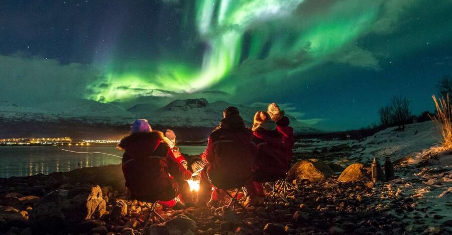 Tromsø: Expert Aurora Hunt - Thermal Gear, Food, Campfire - Why the aurora hunt depends on movement