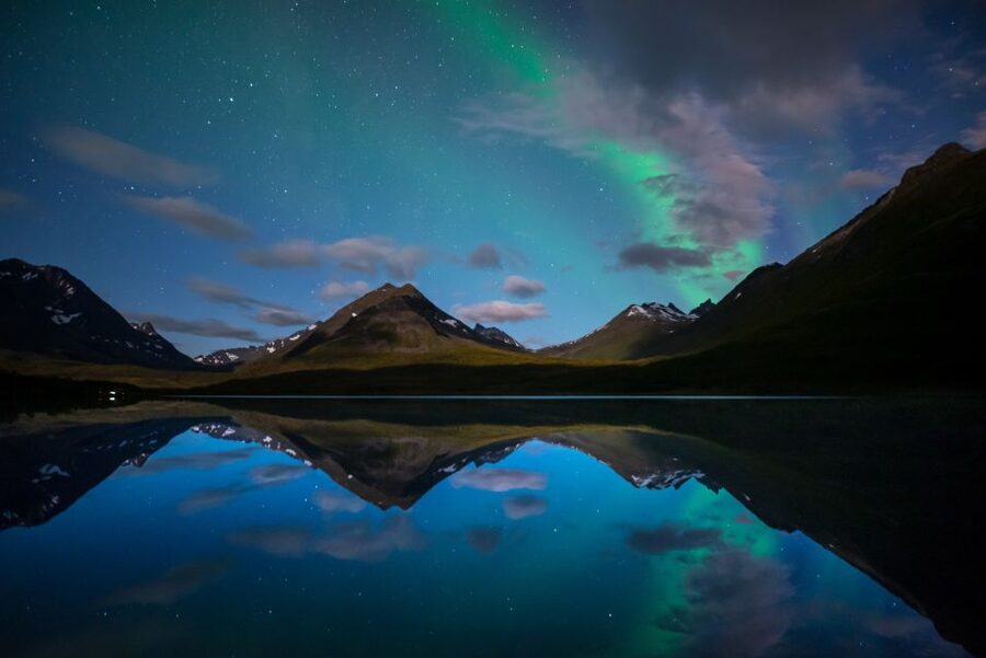 Tromsø: Expert Aurora Hunt - Thermal Gear, Food, Campfire - Thermal suits make a real difference