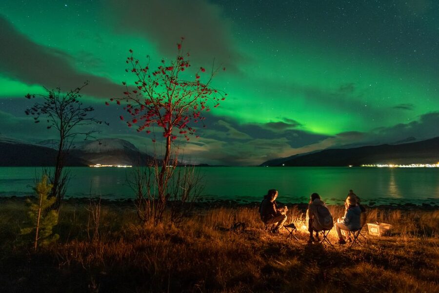 Tromsø: Northern Lights Hunt with Photos and Hot Food - A Northern Lights chase built around clear skies