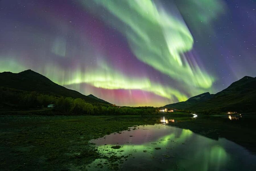 Tromsø: Northern Lights Hunt with Photos and Hot Food - Reading the sky instead of chasing a high KP number