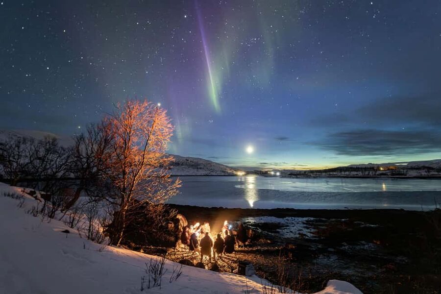 Tromsø: Northern Lights Hunt with Photos and Hot Food - The long road to Finland or the quick stop near Tromsø