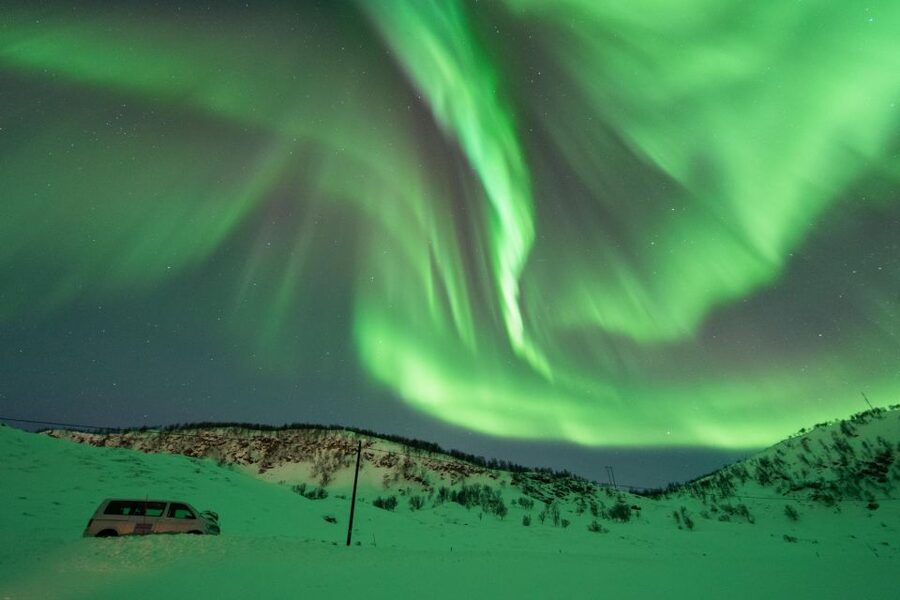 Tromsø: Northern Lights Hunt with Photos and Hot Food - Meeting at Scandic Ishavshotel and setting off