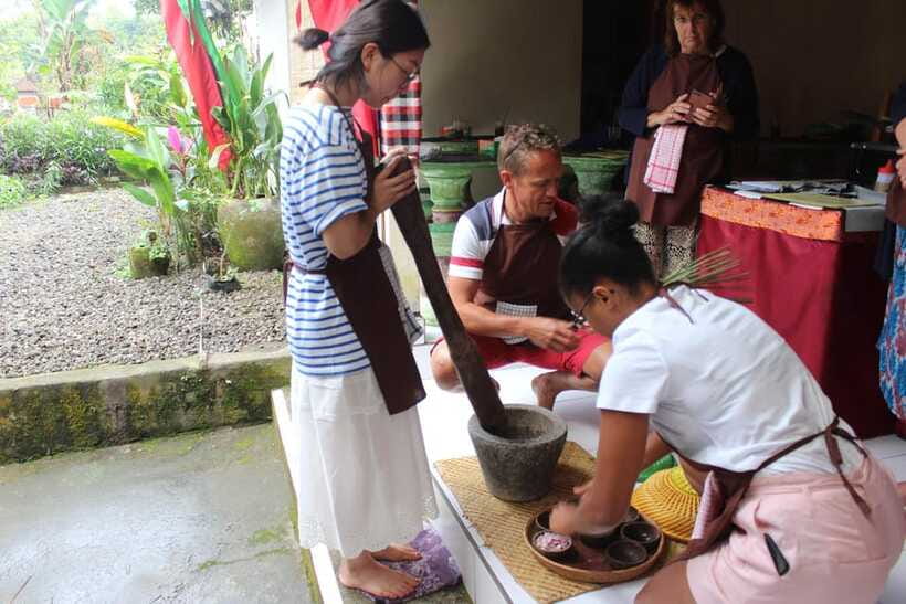 Ubud : Vegetarian & Vegan cooking class with market visit - Eating what you prepared