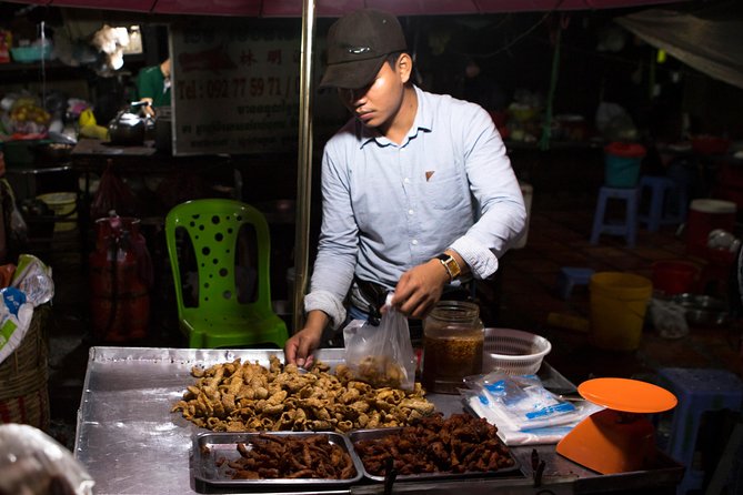 Ultimate Phnom Penh Food Tour by Tuk Tuk: 20 Tastings and Drinks - Bassac Lane and the final cocktail