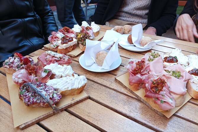 Venice Bacaro Food Tour: Eat and Drink like a Venetian - What the guides add to the experience
