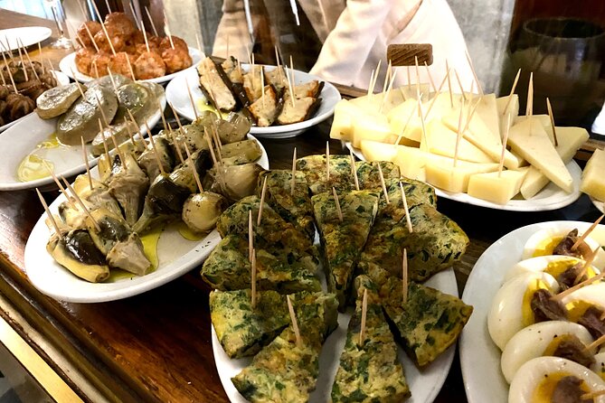 Venice Street Food Tour with Local Guide with Local Food Market Visit - Cicchetti stops and the Venetian bar tradition