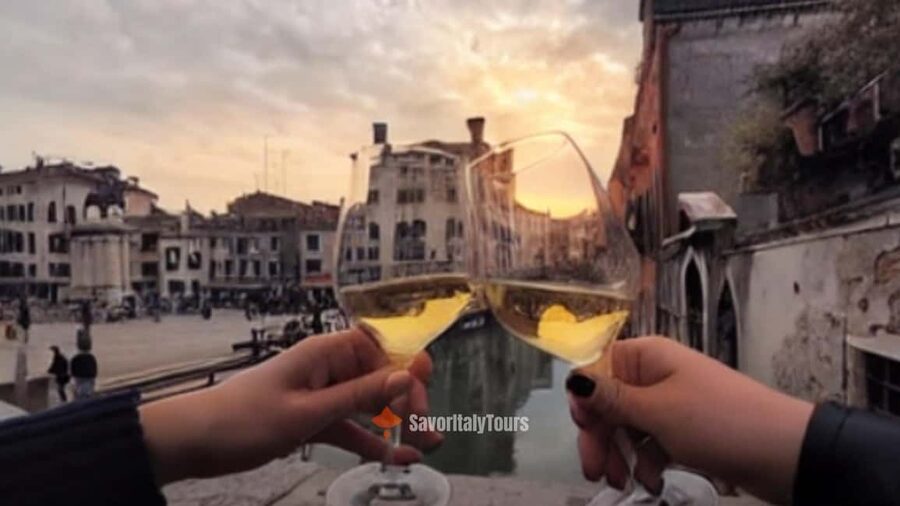 Venice: Sunset Walking Tour with Food and Wine Tastings - The first bacari and the logic of cicchetti