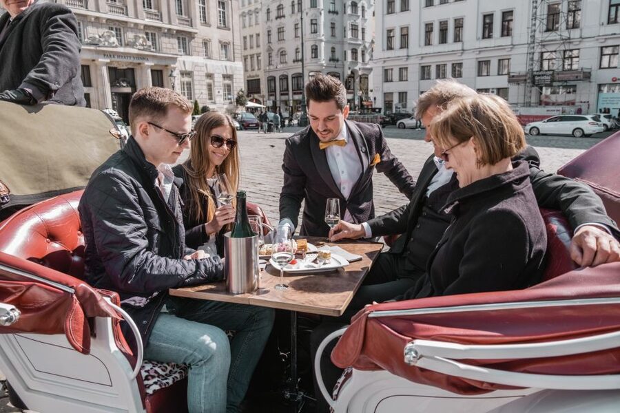 Vienna: Culinary Horse-Drawn Carriage Experience - Practical booking advice
