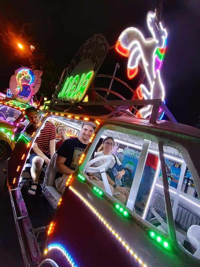 Yogyakarta: Nighttime Walk and Food Tour - Walking from Malioboro to Kilometer Zero